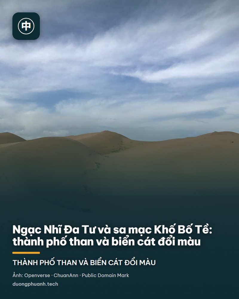 Quần thể lăng Thành Cát Tư Hãn ở Ngạc Nhĩ Đa Tư dưới trời xanh có mây trắng: ba toà nhà mái vòm xanh viền vàng kiểu mông cổ đứng trên nền đài trắng có lan can đá, chính giữa là cửa gỗ lớn với bậc thang dẫn lên, hai bên là đôi sư tử đá; một dải thảm đá hoa văn chạy dọc lối vào giữa quảng trường rộng.
