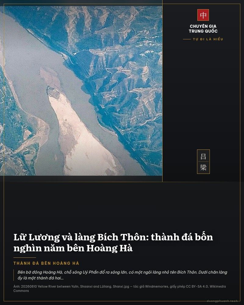 Ảnh chụp từ trên cao đoạn Hoàng Hà giữa Du Lâm, Thiểm Tây và Lữ Lương, Sơn Tây: sông nước đục chảy giữa hai bờ đồi hoàng thổ xanh rêu, giữa sông nổi lên một doi cát vàng lớn hình lá, hai bên là ruộng bậc thang và những khe xói ăn sâu vào đất.