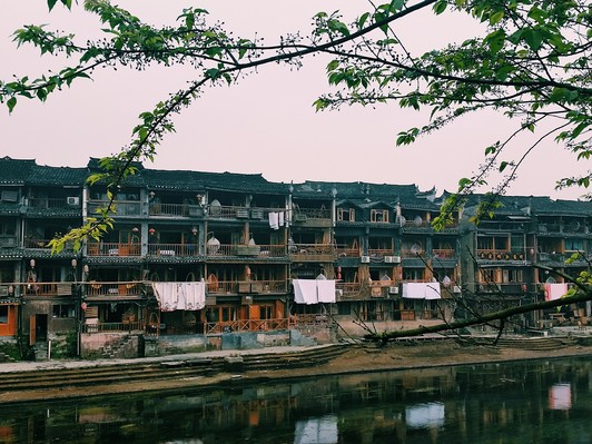 Phượng Hoàng cổ trấn: thị trấn nhà sàn bên dòng Đà Giang