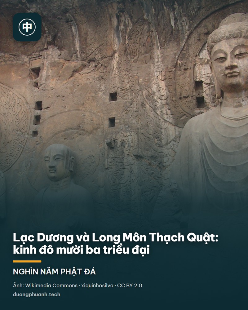 Vách đá lớn ở Long Môn với pho tượng Phật Lô Xá Na khổng lồ ngồi chính giữa trong hốc đá sâu, hai bên là các tượng bồ tát, đệ tử và lực sĩ hộ pháp tạc nổi vào đá, phía dưới là bậc thang rộng có lan can và du khách đang lên xuống, vách đá nhuốm màu nâu xám của thời gian.