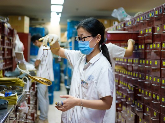 Người bán thuốc bắc và hiệu thuốc trăm năm Hàng Châu
