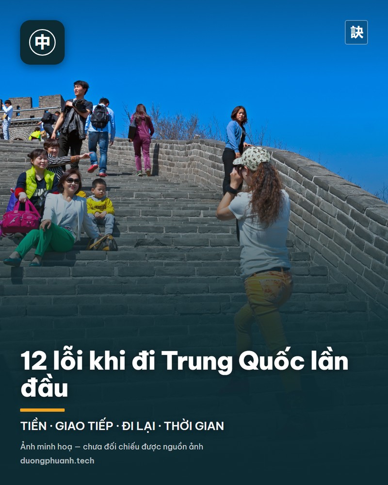Sảnh ga tàu cao tốc Hồng Kiều ở Thượng Hải đông hành khách, người kéo vali và hành lý đi qua quầy cửa hàng