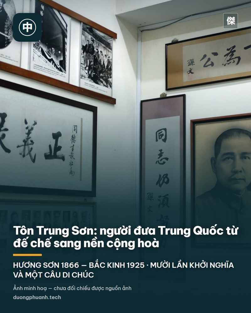 Chân dung Tôn Trung Sơn ảnh màu phục chế: người đàn ông trung niên, tóc ngắn rẽ ngôi, ria mép hai bên, mặc áo tunic cổ đứng màu xanh lam có hàng khuy giữa ngực, khuôn mặt trầm tư, nền ảnh vàng nâu nhạt